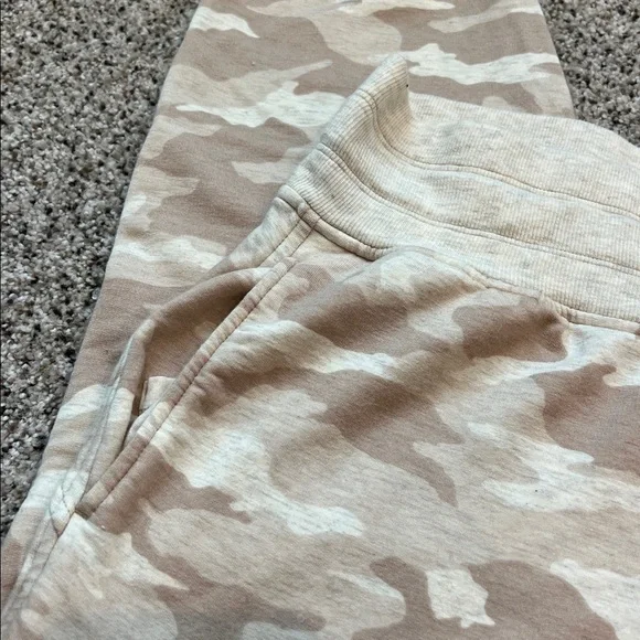 Athleta balance printed jogger in a neutral camo. Size MP. - Picture 3 of 7